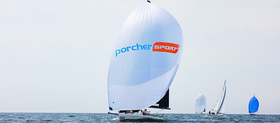 Team from Porcher Industries competes in the Sachem’s Head Coastal Classic, experiencing the benefits of their EasySail® fabric for spinnakers.